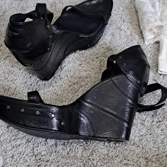 YSL.  Saint Laurent Women's Black Strappy Heels - Picture 7 of 7